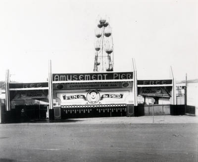 Facade of the Shark Aquarium between Manly Fun Pier and Manly Wharf