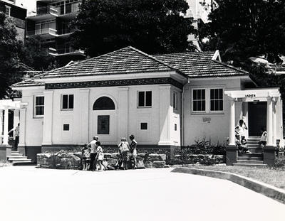 Public toilet block in West Esplanade Reserve