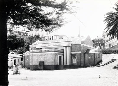 Dec 1976 Manly Art Gallery & Museum - view from West Esplanade Manly