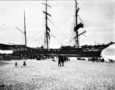 French ship 'Vincennes' aground on Manly Beach