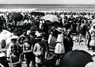 Crowd on Manly Beach