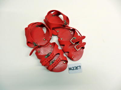 red plastic sandals - 3 straps - size 5