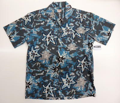 Cotton blue grey black white starfish pattern shirt short sleeves one pocket collar small clear buttons at front opening machine sewn size SM