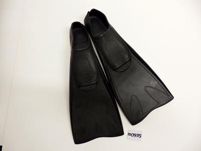 Flippers black size 8-9 machine made