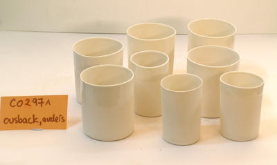 6 small bowls & 8 beakers